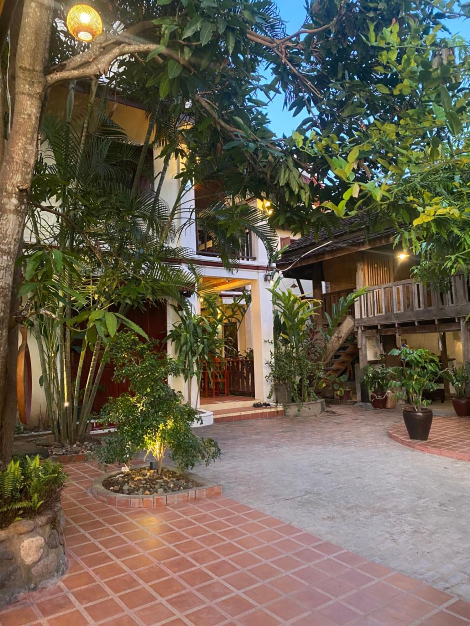 Golden Sun Boutique Hotel Λουάνγκ Πραμπάνγκ Εξωτερικό φωτογραφία